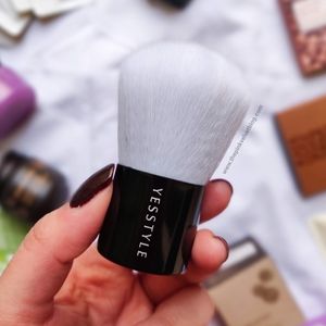YESSTYLE Kabuki Brush w/ Pouch